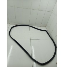 Уплотнитель дверного проёма передний левый