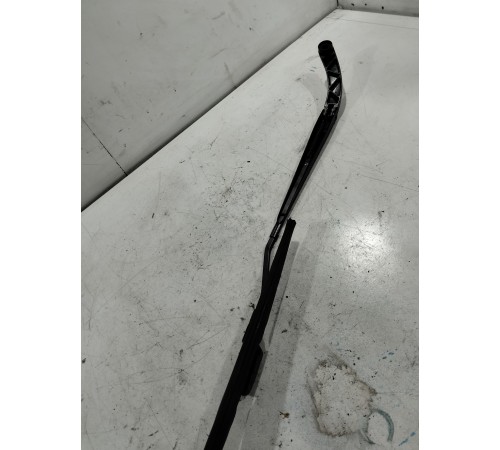 Поводок стеклоочистителя правый