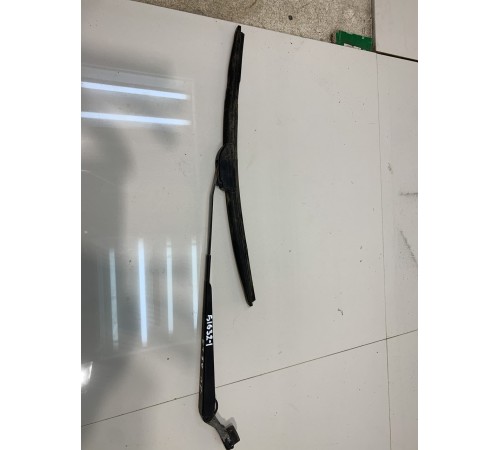 Поводок стеклоочистителя правый