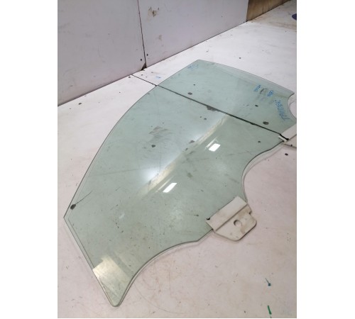 Стекло двери переднее левое