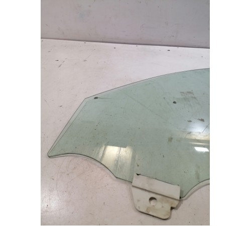 Стекло двери переднее левое