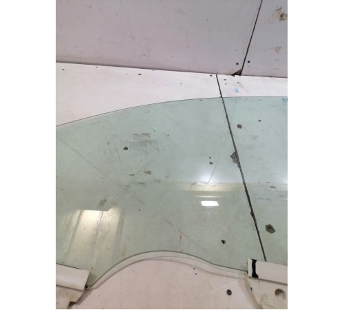 Стекло двери переднее левое