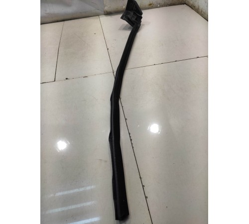 Уплотнитель стекла (передний, правый)