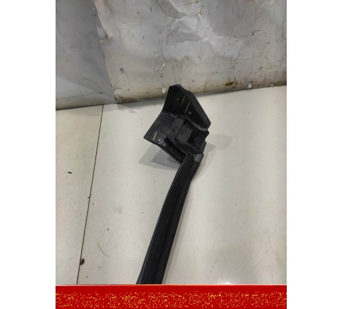 Уплотнитель стекла (передний, правый)