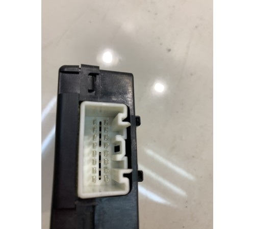 Электронный блок (под правым сиденьем)