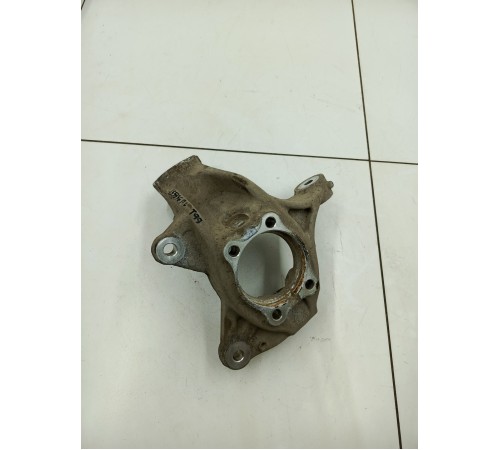 Кулак поворотный передний левый