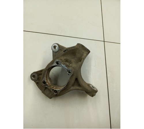 Кулак поворотный передний левый