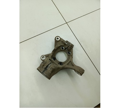 Кулак поворотный передний левый