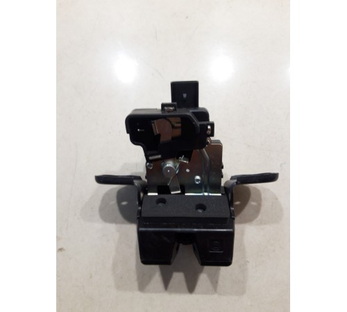 Замок крышки багажника