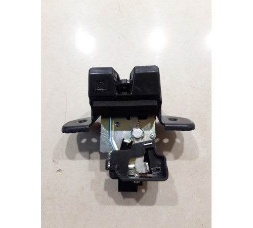 Замок крышки багажника