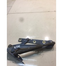 Петля крышки багажника (правая)