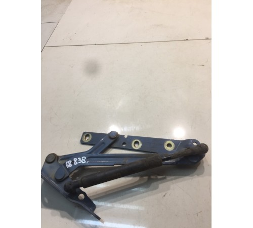 Петля крышки багажника (правая)