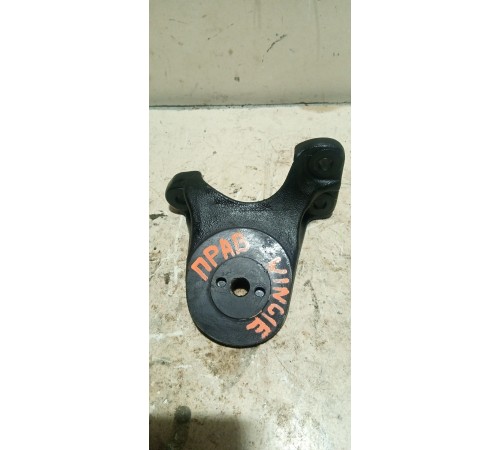 Кронштейн опоры  двигателя правый