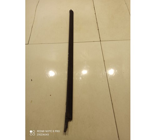 Уплотнитель стекла (передний, левый)