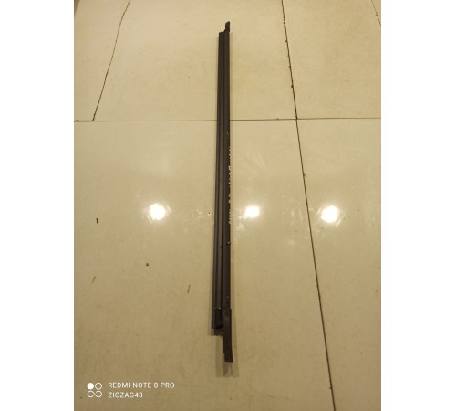 Уплотнитель стекла (передний, левый)