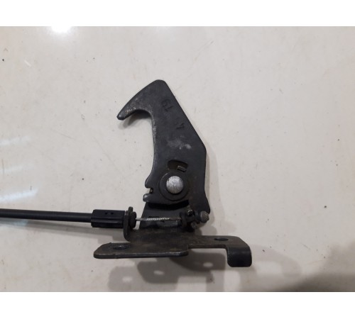 Крючок капота