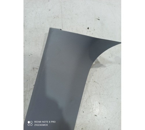 Обшивка крышки багажника (верхняя левая)