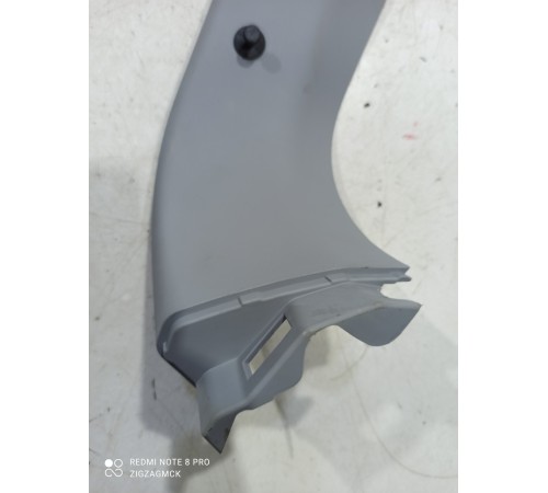 Обшивка крышки багажника (верхняя левая)