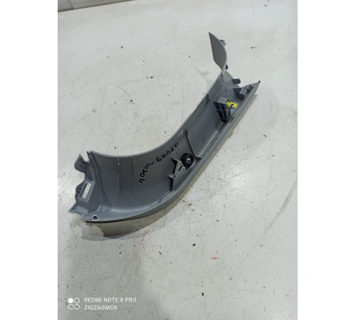 Обшивка крышки багажника (верхняя левая)