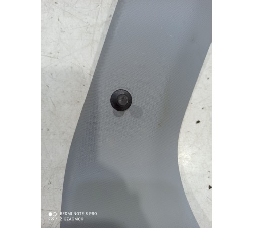 Обшивка крышки багажника (верхняя левая)