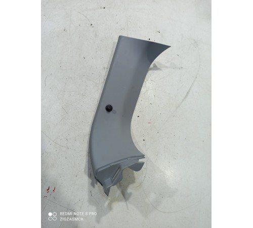 Обшивка крышки багажника (верхняя левая)