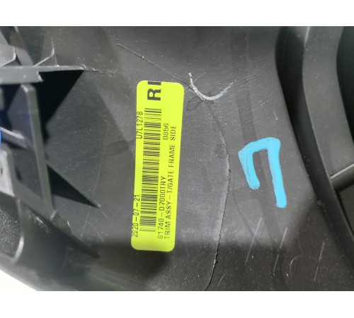 Обшивка крышки багажника левая