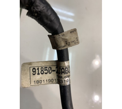 Клемма аккумулятора (минус)