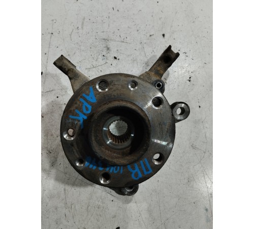 Поворотный кулак (передний, правый)