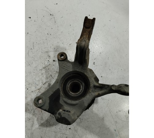 Поворотный кулак (передний, правый)