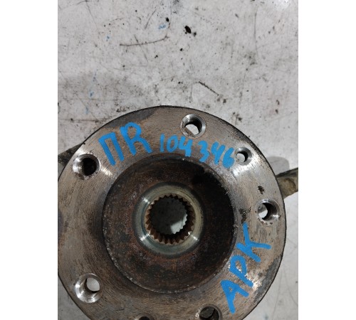 Поворотный кулак (передний, правый)