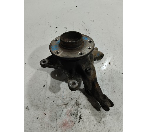 Поворотный кулак (передний, правый)