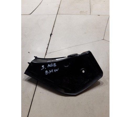 Накладка фонаря левая