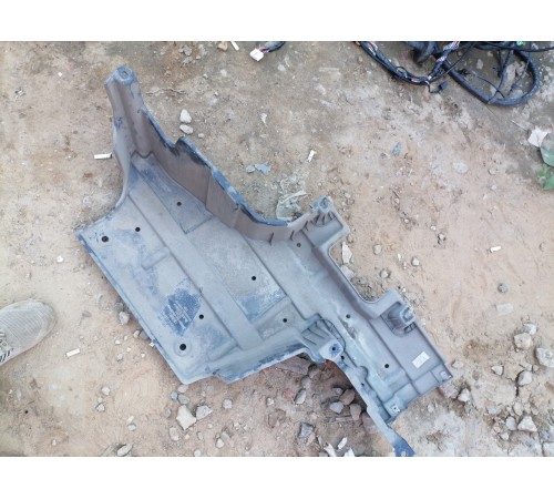 Защита антигравийная задняя левая