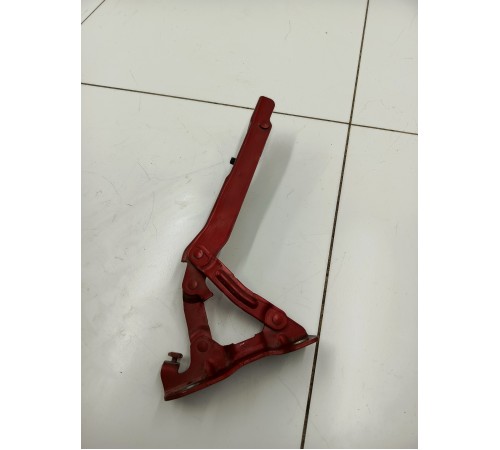 Петля капота правая