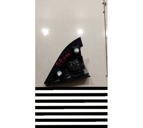 Угол двери внутренний (передний правый) с динамиком