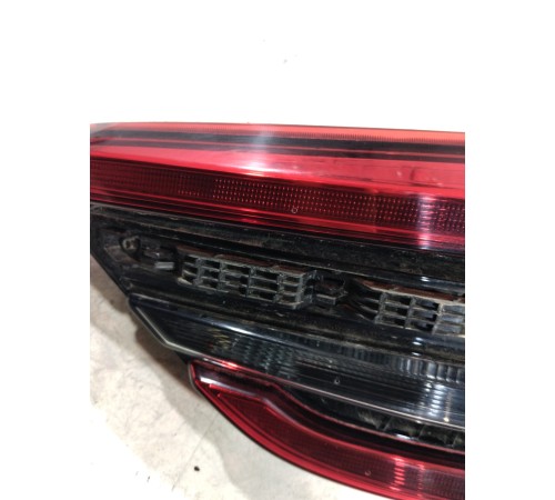 Фонарь крышки багажника правый