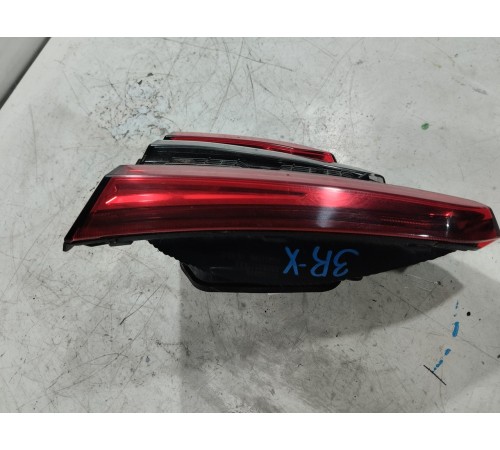 Фонарь крышки багажника правый