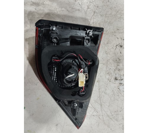 Фонарь крышки багажника правый