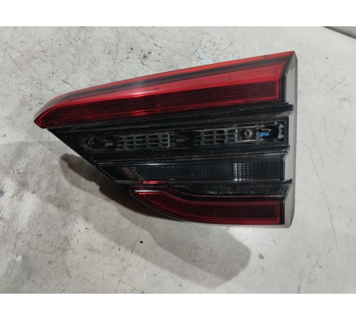 Фонарь крышки багажника правый