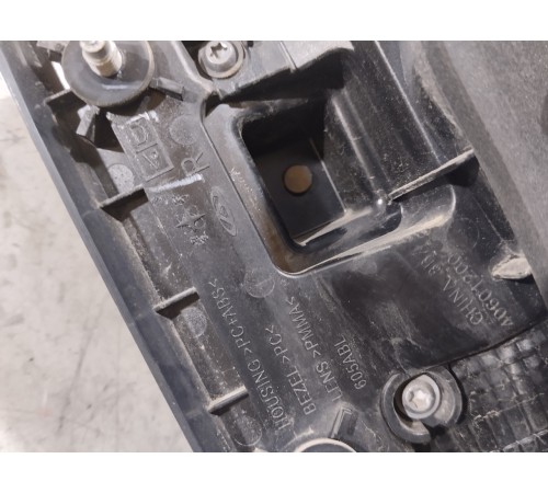 Фонарь крышки багажника правый