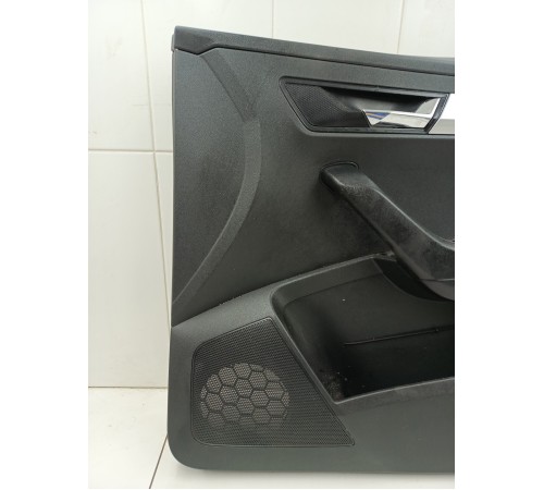 Обшивка двери передняя правая