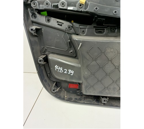 Обшивка двери передняя правая