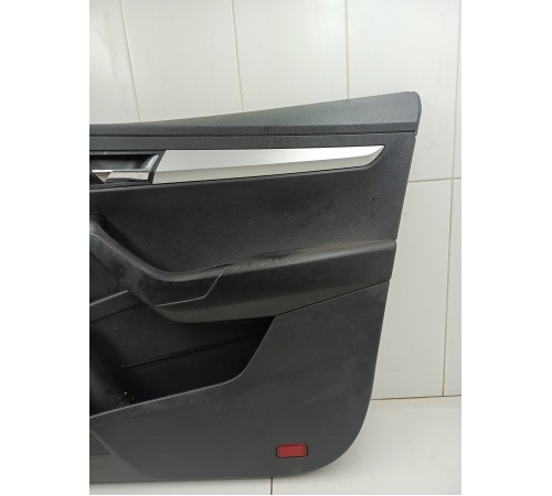Обшивка двери передняя правая