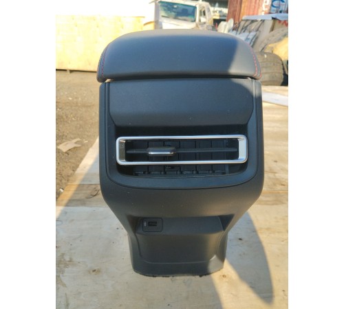 Центральная консоль с подлокотником