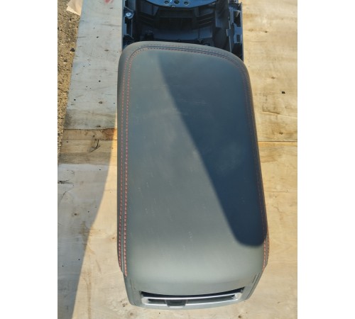 Центральная консоль с подлокотником