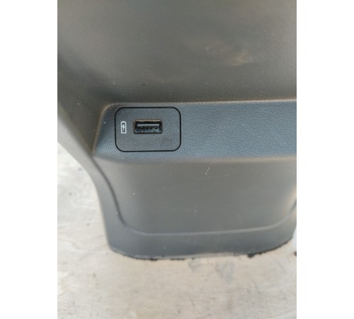 Центральная консоль с подлокотником