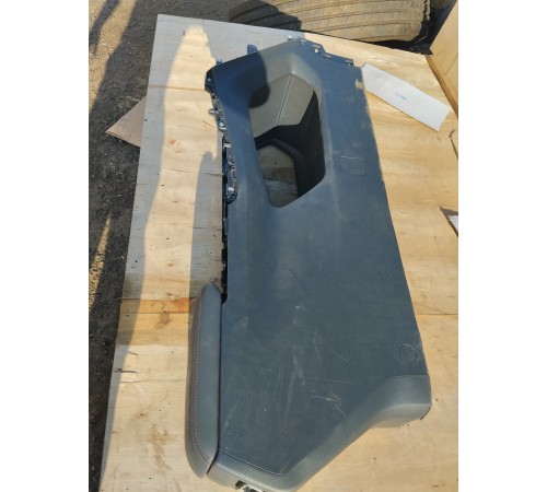 Центральная консоль с подлокотником