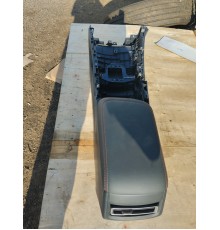 Центральная консоль с подлокотником