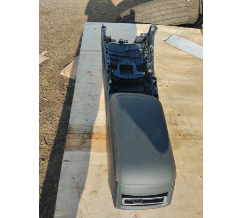 Центральная консоль с подлокотником