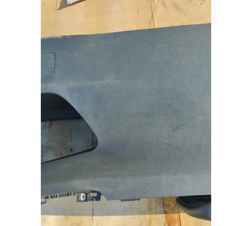 Центральная консоль с подлокотником